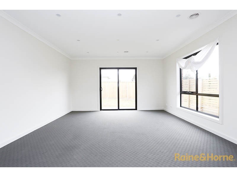 2 Cyan Crescent, Officer VIC 3809