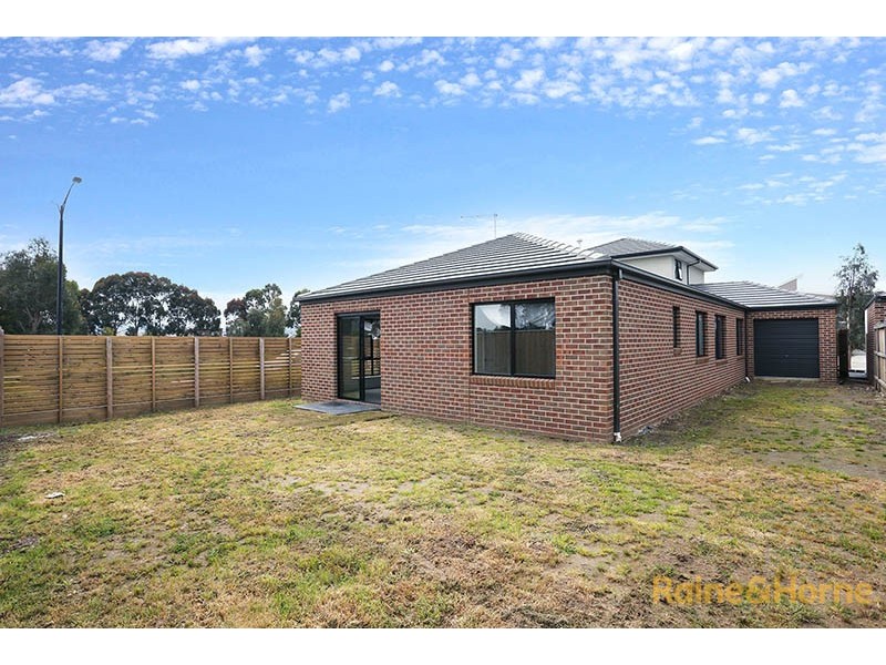 2 Cyan Crescent, Officer VIC 3809