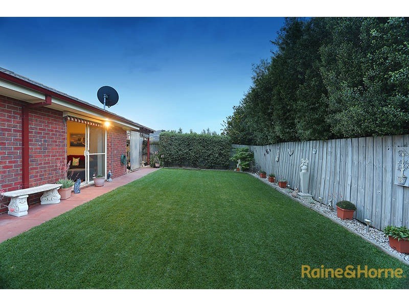 12 Blandford Crescent, Narre Warren South VIC 3805