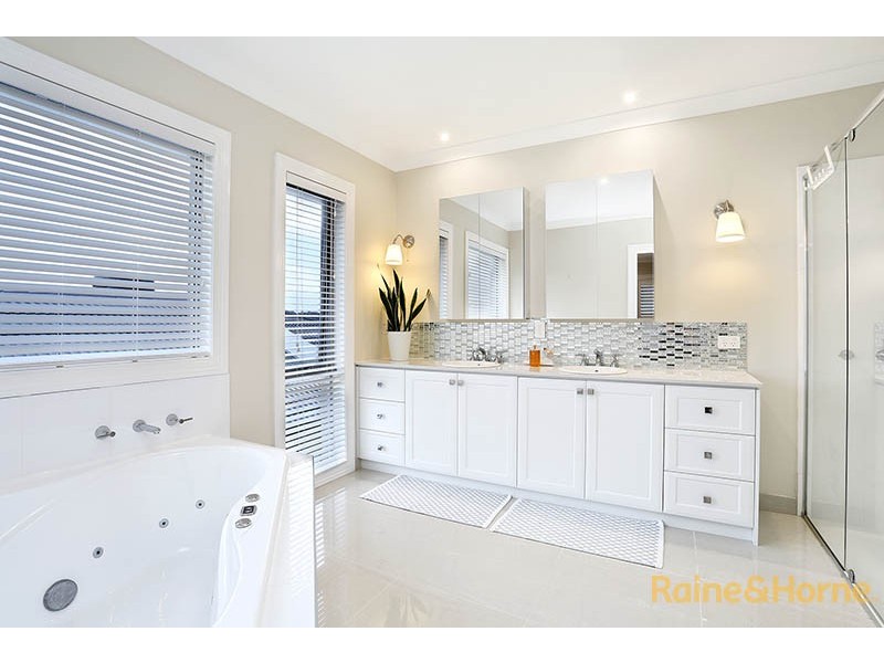 3 Maplewood Court, Cranbourne North VIC 3977