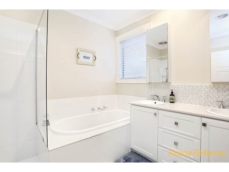 3 Maplewood Court, Cranbourne North VIC 3977