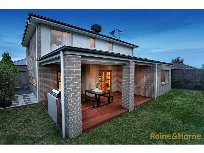3 Maplewood Court, Cranbourne North VIC 3977