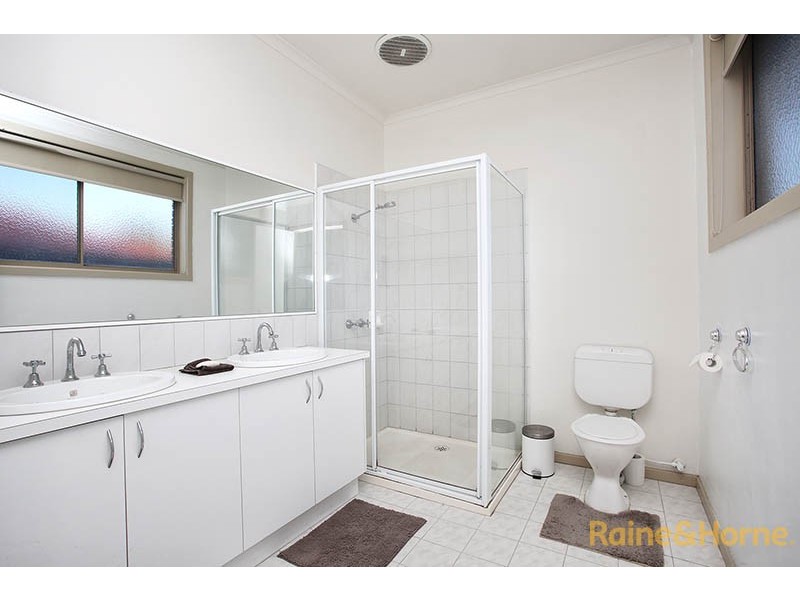 26 Raleigh Drive, Narre Warren South VIC 3805