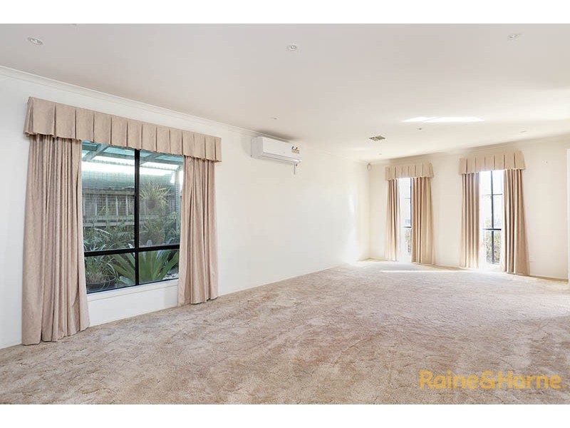 4 Chesil Court, Narre Warren South VIC 3805