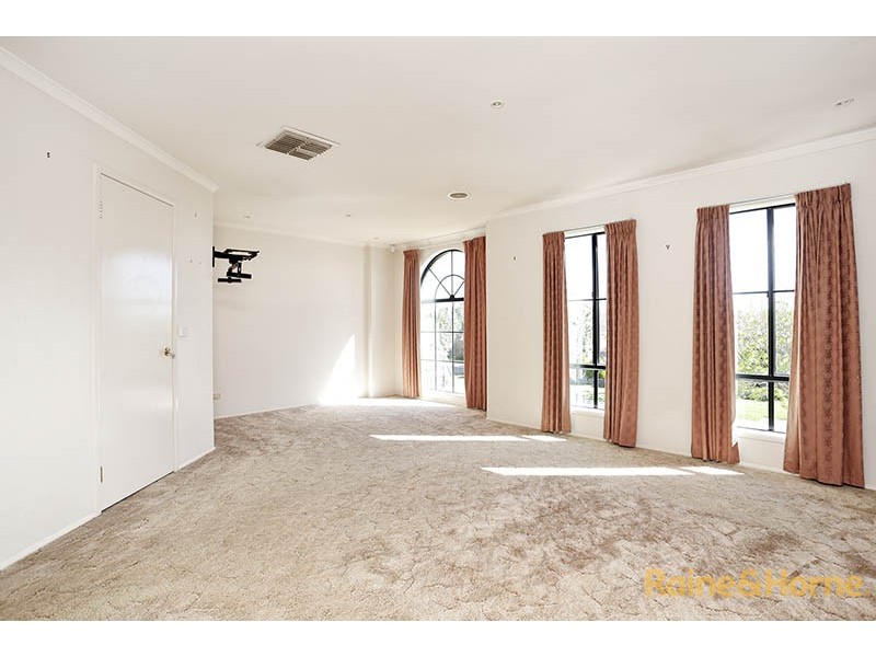 4 Chesil Court, Narre Warren South VIC 3805