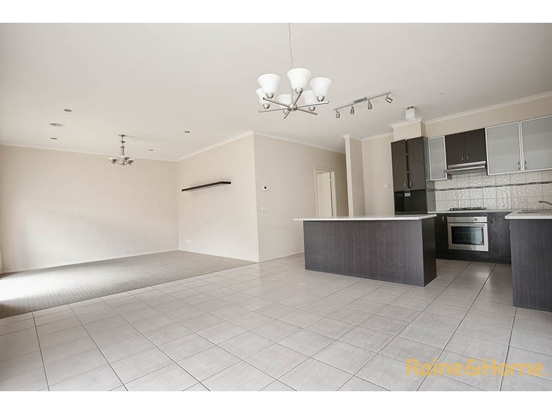 28 Merrowland Avenue, Cranbourne North VIC 3977