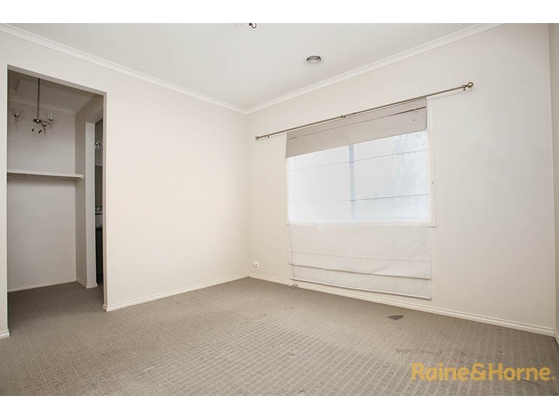 28 Merrowland Avenue, Cranbourne North VIC 3977