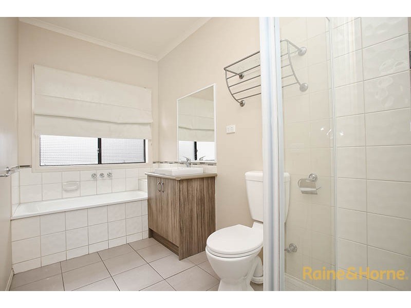 28 Merrowland Avenue, Cranbourne North VIC 3977