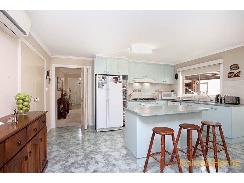 3 Scarborough Drive, Narre Warren South VIC 3805