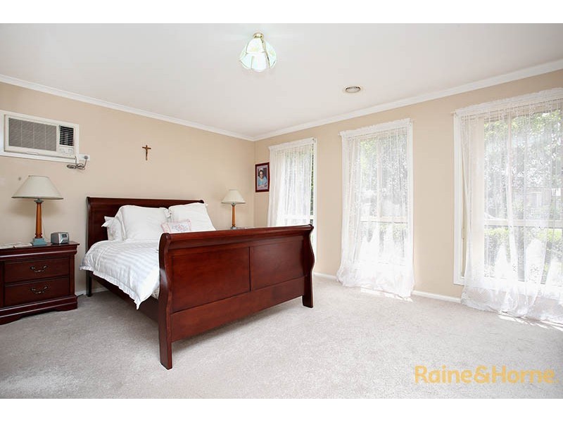 3 Scarborough Drive, Narre Warren South VIC 3805