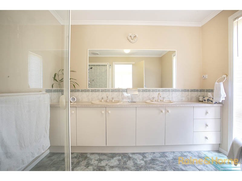 3 Scarborough Drive, Narre Warren South VIC 3805