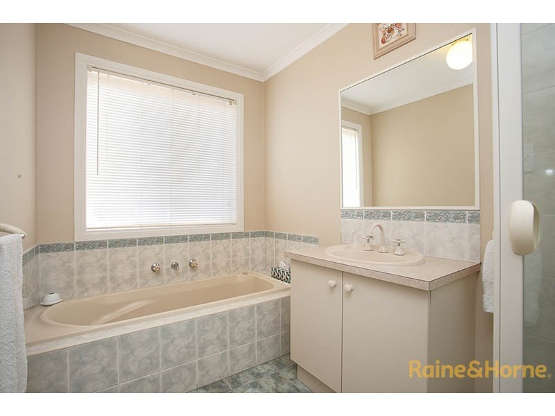 3 Scarborough Drive, Narre Warren South VIC 3805