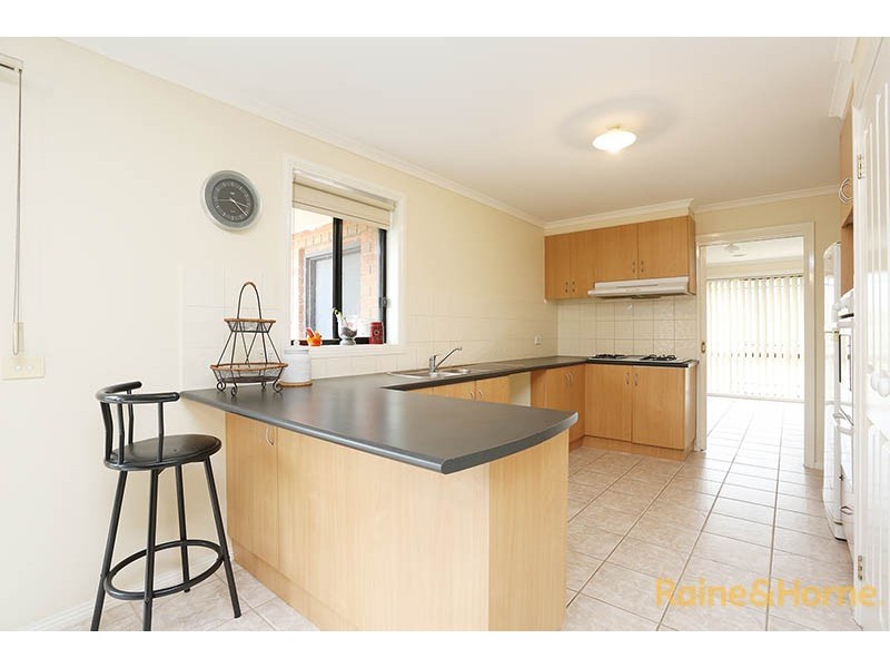 15 Menzies Close, Narre Warren South VIC 3805