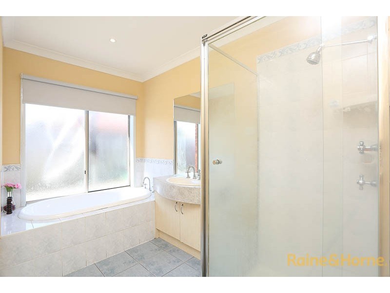 12 Menzies Close, Narre Warren South VIC 3805