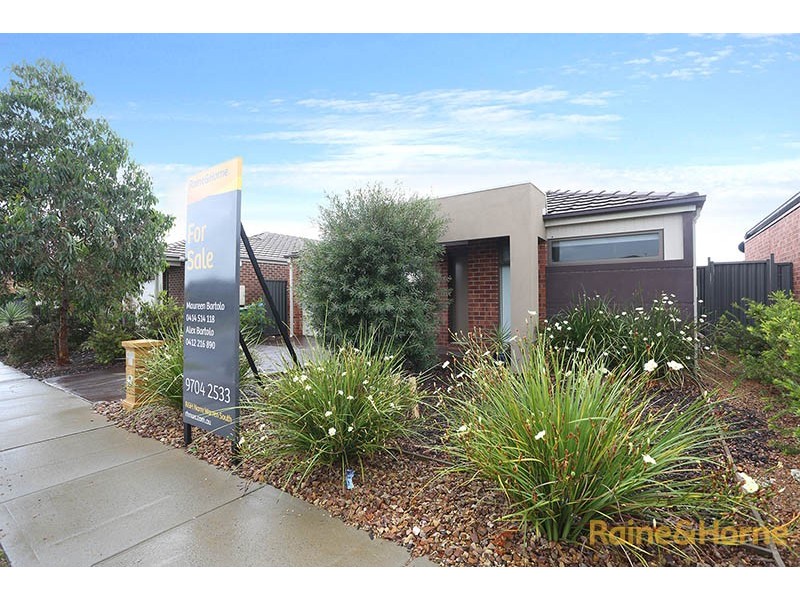 23 Fleuve Rise, Clyde North VIC 3978