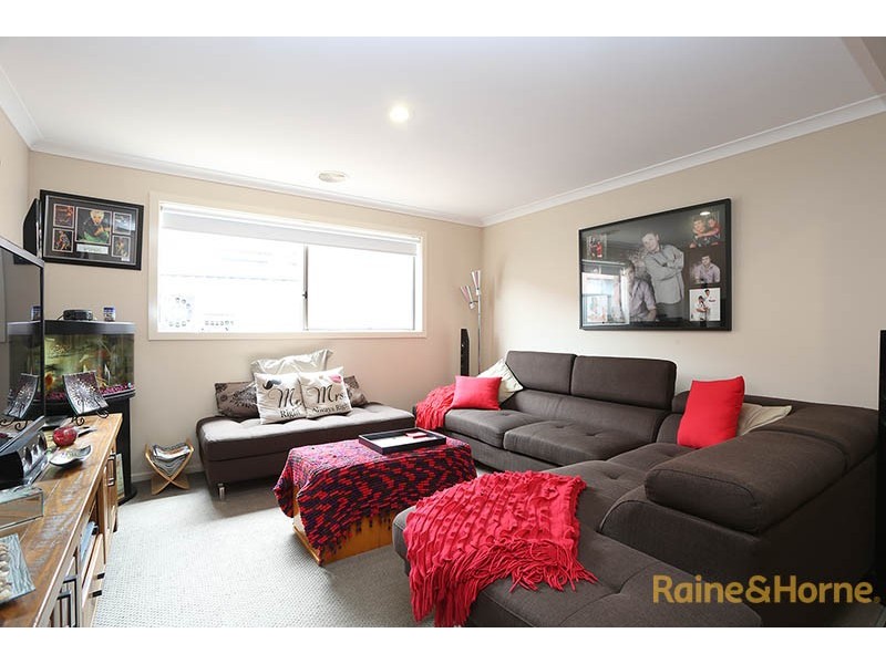 23 Fleuve Rise, Clyde North VIC 3978