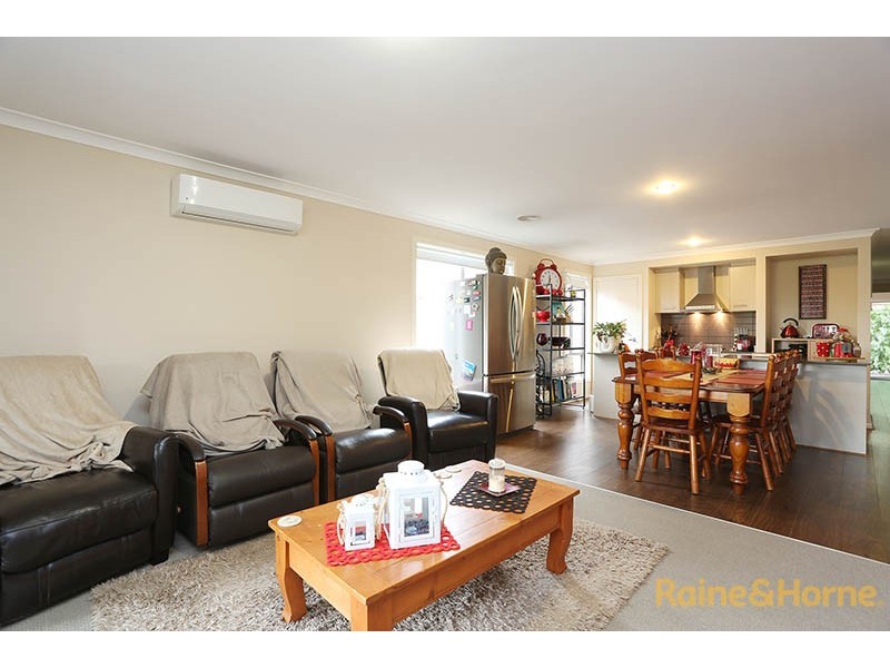 23 Fleuve Rise, Clyde North VIC 3978