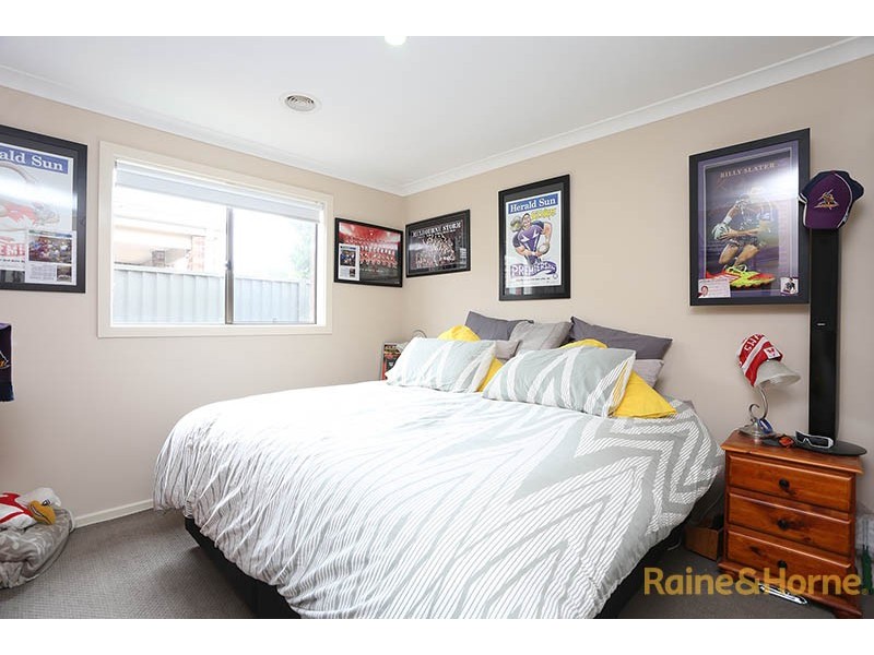 23 Fleuve Rise, Clyde North VIC 3978