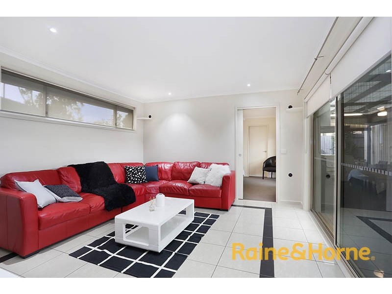 69 Tiverton Drive, Mulgrave VIC 3170