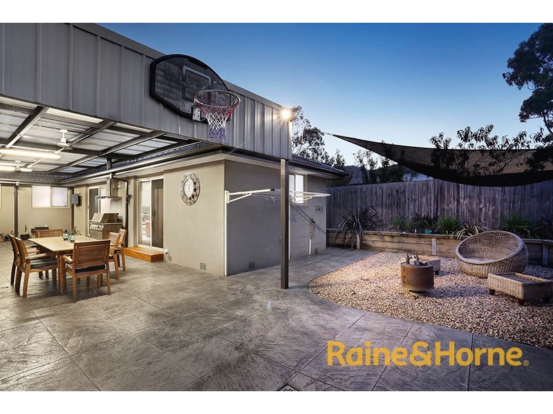 69 Tiverton Drive, Mulgrave VIC 3170