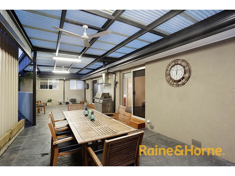 69 Tiverton Drive, Mulgrave VIC 3170