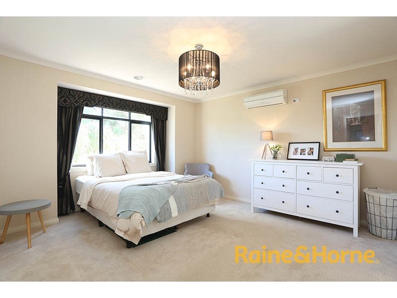 28 Crestway Drive, Cranbourne North VIC 3977