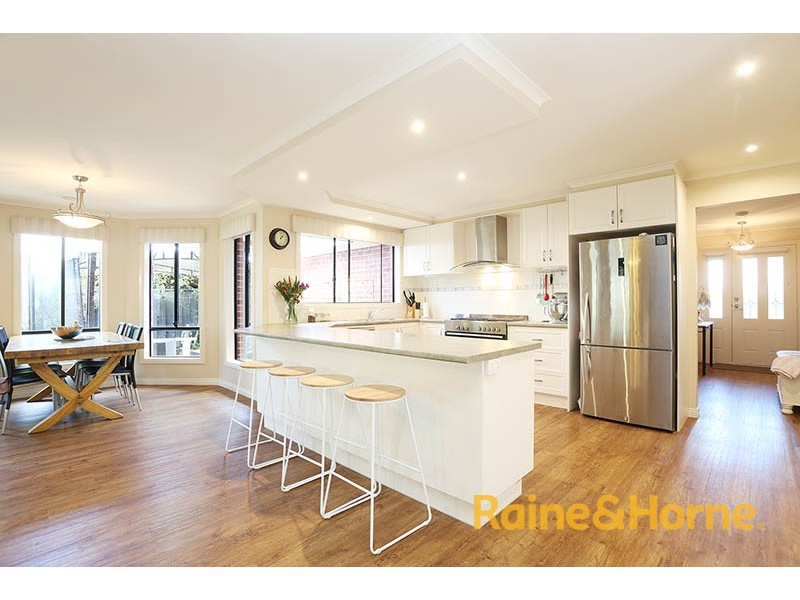 28 Crestway Drive, Cranbourne North VIC 3977