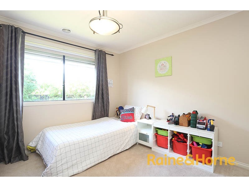 28 Crestway Drive, Cranbourne North VIC 3977