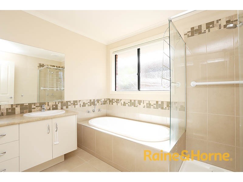 28 Crestway Drive, Cranbourne North VIC 3977