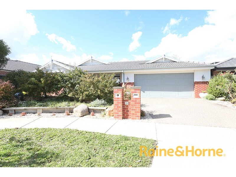 28 Crestway Drive, Cranbourne North VIC 3977