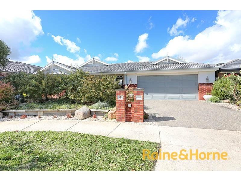 28 Crestway Drive, Cranbourne North VIC 3977