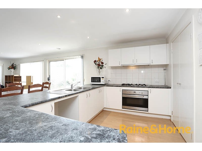 20 Dorchester Drive, Narre Warren South VIC 3805