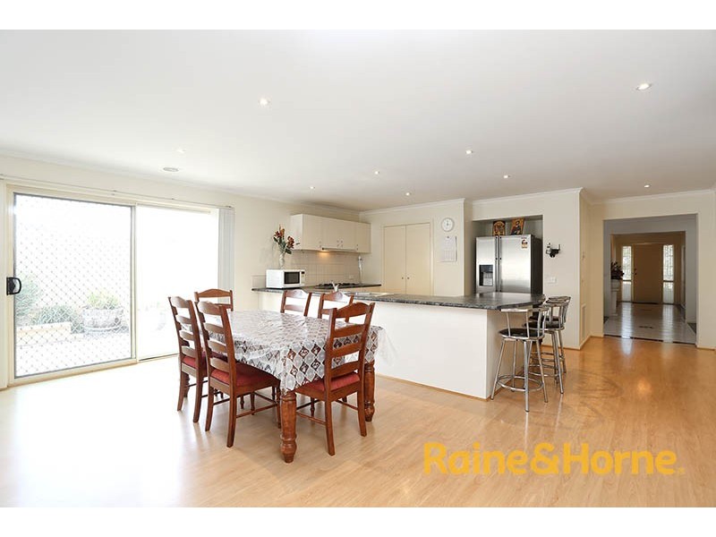 20 Dorchester Drive, Narre Warren South VIC 3805