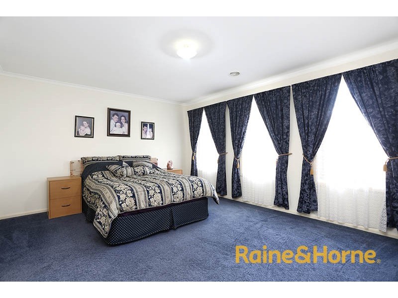 20 Dorchester Drive, Narre Warren South VIC 3805