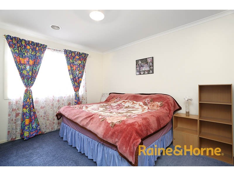 20 Dorchester Drive, Narre Warren South VIC 3805
