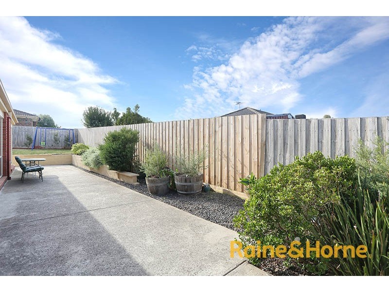 20 Dorchester Drive, Narre Warren South VIC 3805