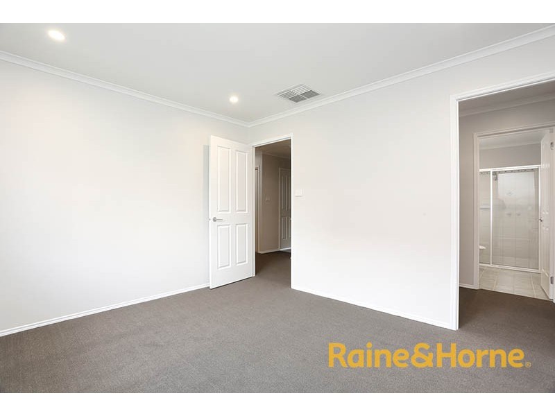 4 Sir Harold Close, Endeavour Hills VIC 3802