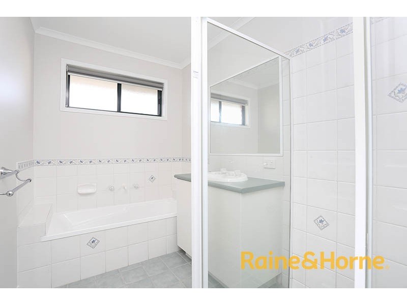 4 Sir Harold Close, Endeavour Hills VIC 3802