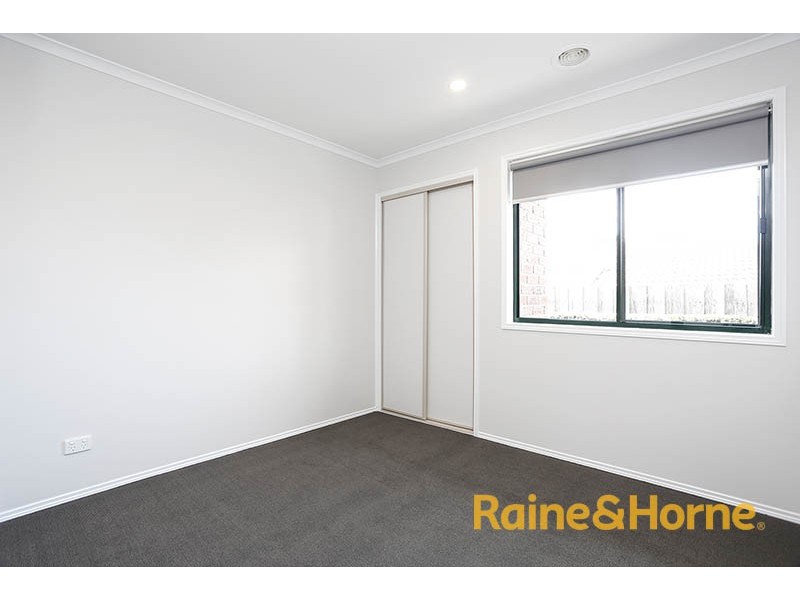 4 Sir Harold Close, Endeavour Hills VIC 3802