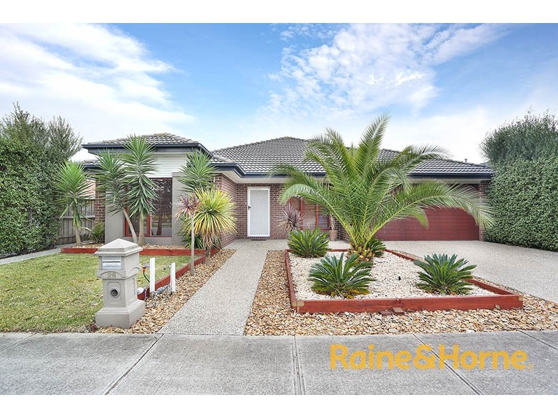 26 Mannavue Boulevard, Cranbourne North VIC 3977