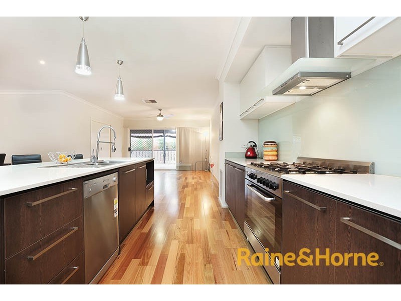 26 Mannavue Boulevard, Cranbourne North VIC 3977