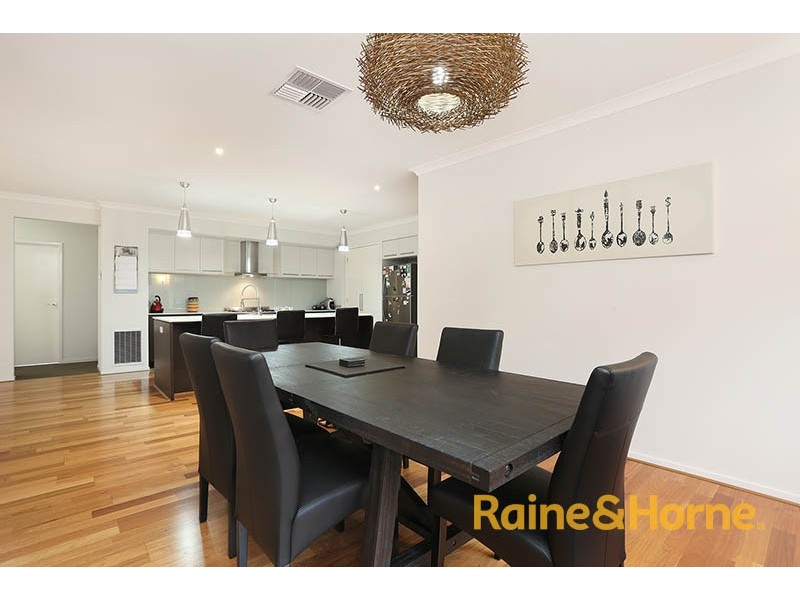 26 Mannavue Boulevard, Cranbourne North VIC 3977