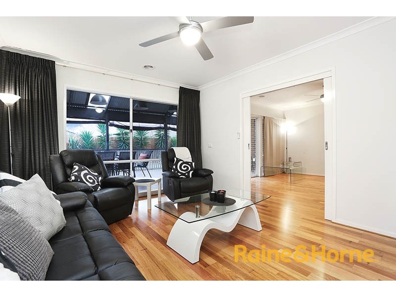 26 Mannavue Boulevard, Cranbourne North VIC 3977