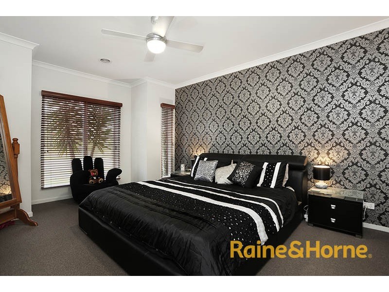 26 Mannavue Boulevard, Cranbourne North VIC 3977