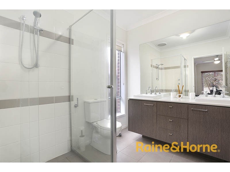 26 Mannavue Boulevard, Cranbourne North VIC 3977