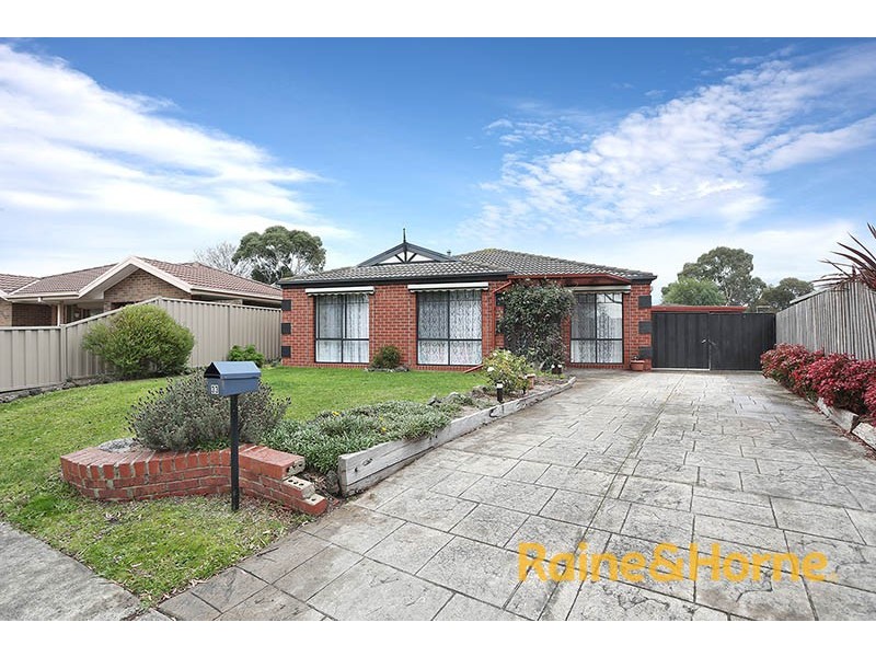 33 Mcguigan Drive, Cranbourne West VIC 3977