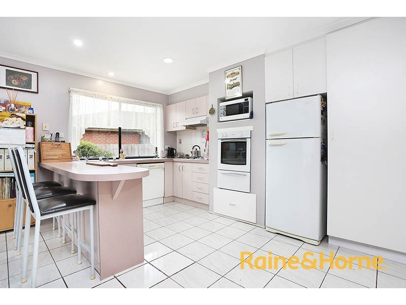 33 Mcguigan Drive, Cranbourne West VIC 3977