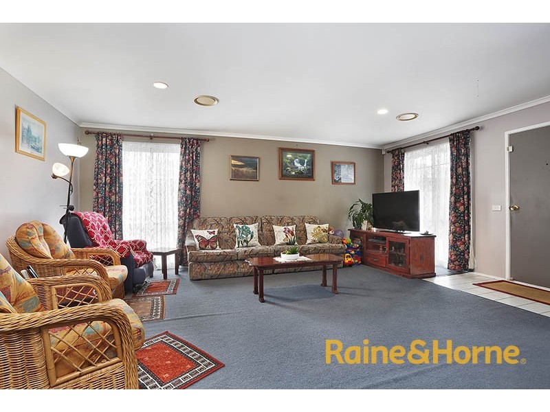 33 Mcguigan Drive, Cranbourne West VIC 3977