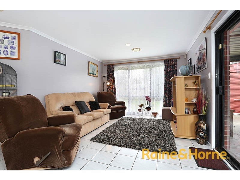 33 Mcguigan Drive, Cranbourne West VIC 3977