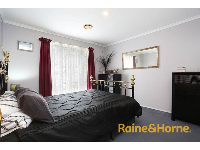 33 Mcguigan Drive, Cranbourne West VIC 3977